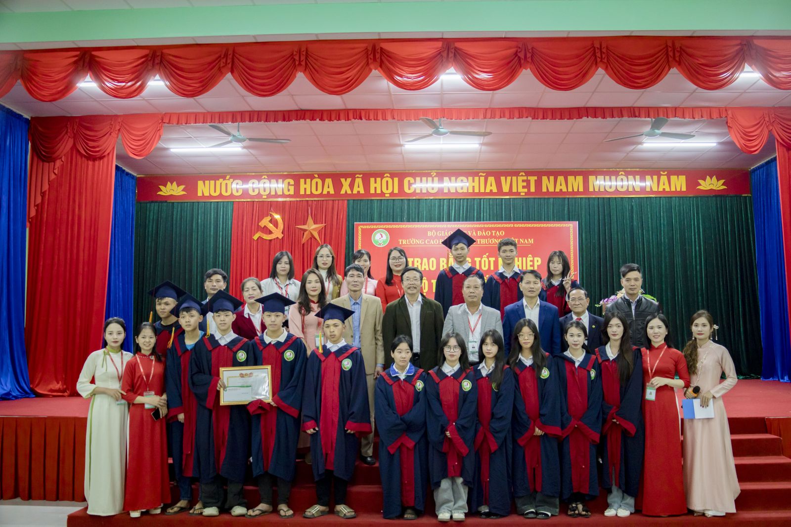 Trường Cao đẳng Công thương Việt Nam:160 học sinh tốt nghiệp trình độ Trung cấp