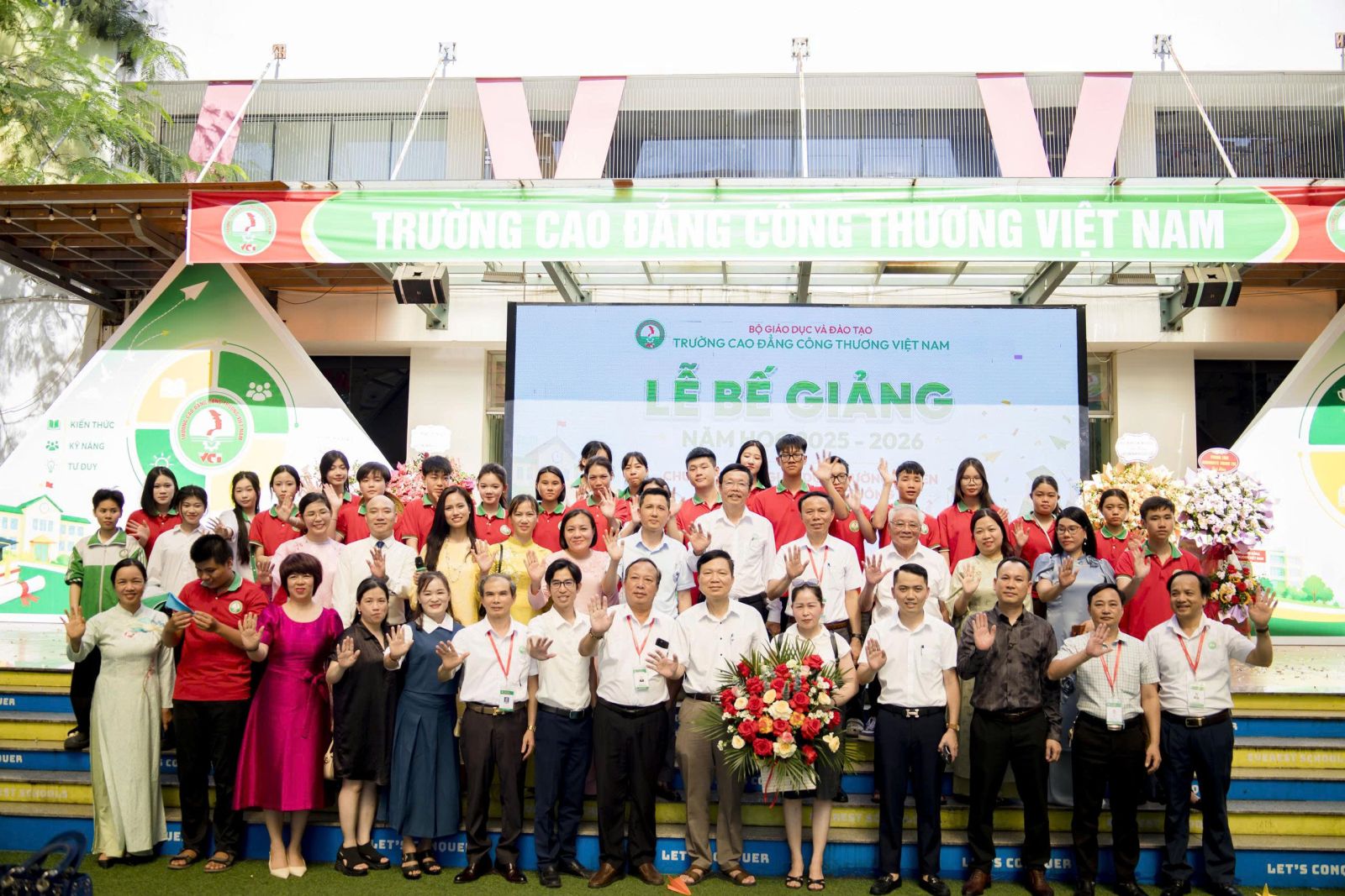 Trường Cao đẳng Công Thương Việt Nam tổ chức Lễ Bế giảng năm học 2025 – 2026