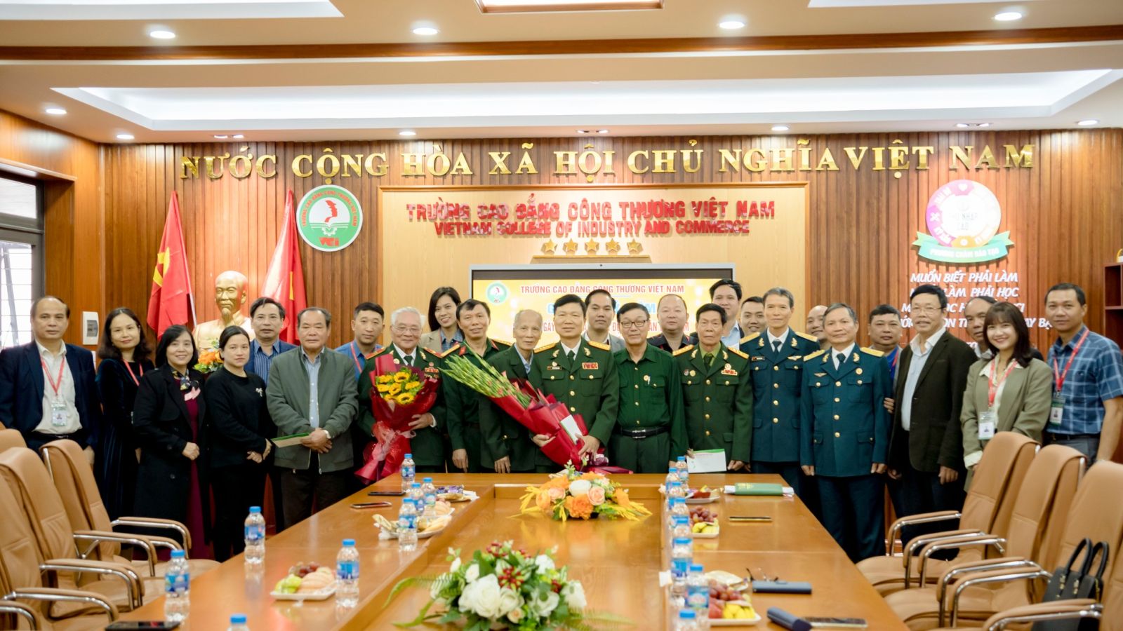 Trường Cao đẳng Công Thương Việt Nam gặp mặt kỷ niệm 81 năm Ngày thành lập Quân đội Nhân dân Việt Nam