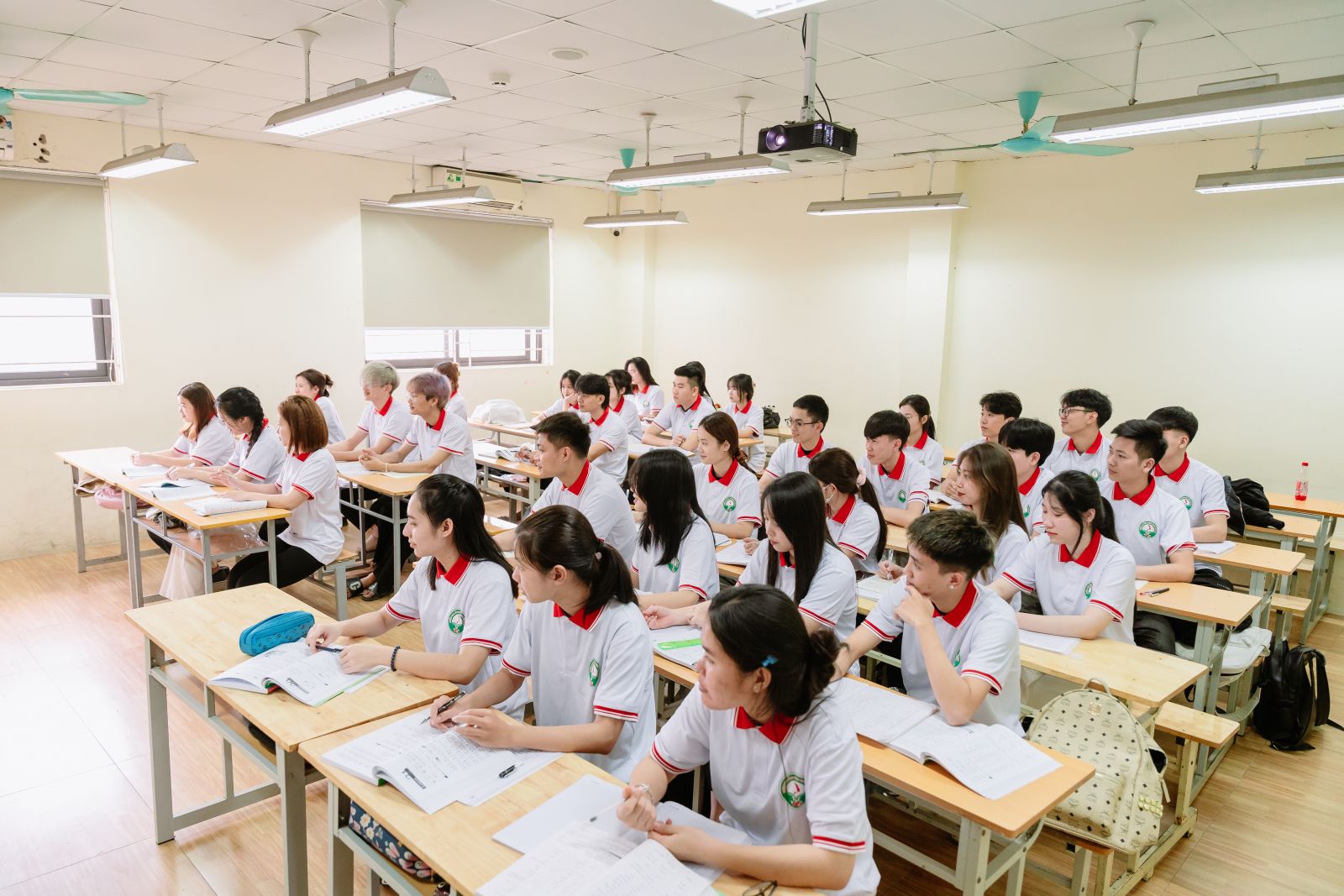 CÓ NÊN HỌC NGÀNH QUẢN TRỊ VĂN PHÒNG KHÔNG?