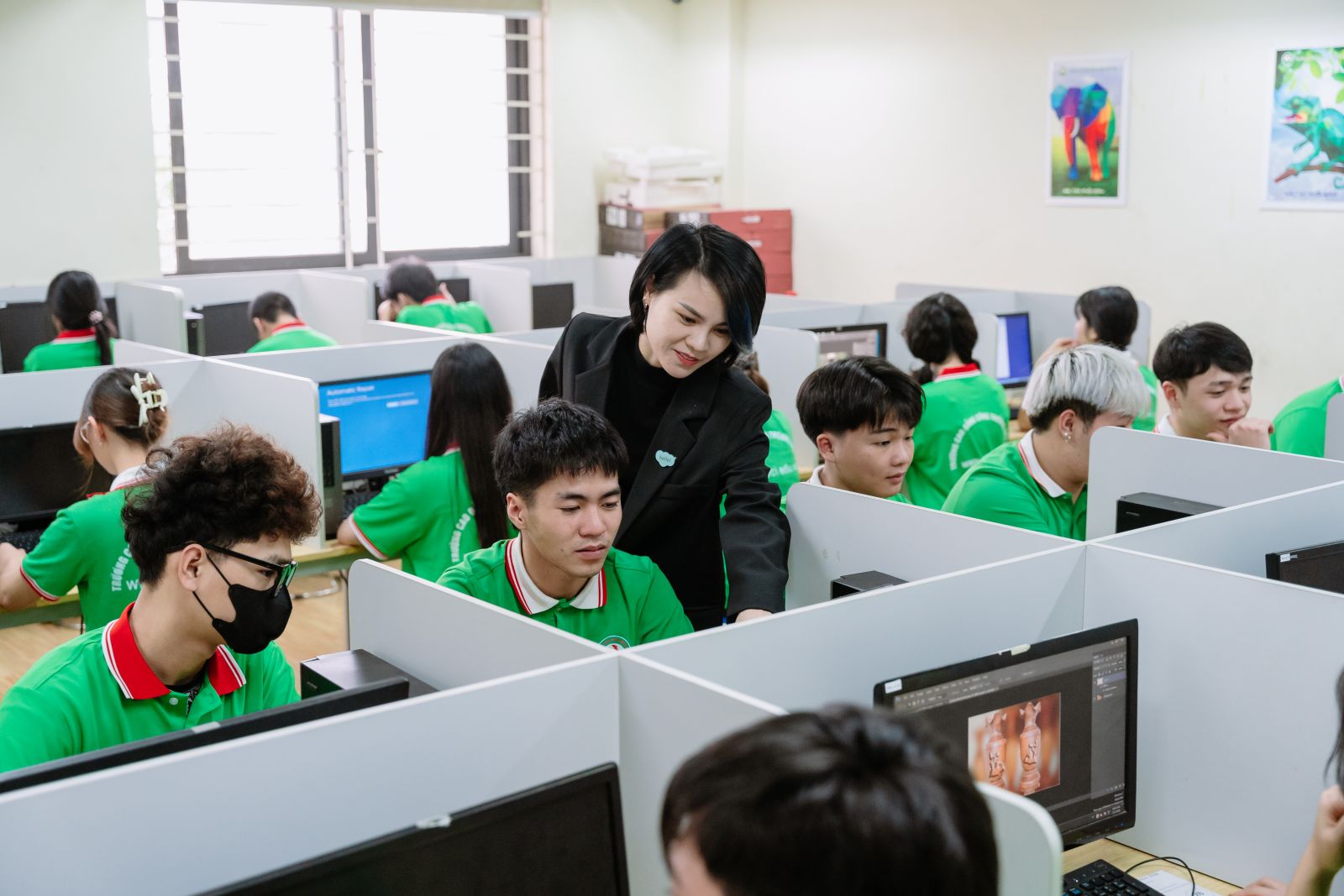 NGÀNH VĂN THƯ HÀNH CHÍNH LÀ GÌ VÀ HỌC XONG RA TRƯỜNG LÀM VIỆC GÌ?